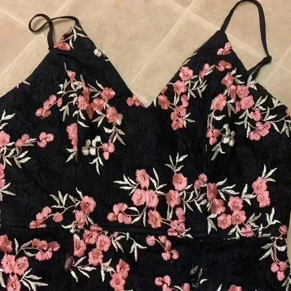 Lulus - Picture 3 of 5